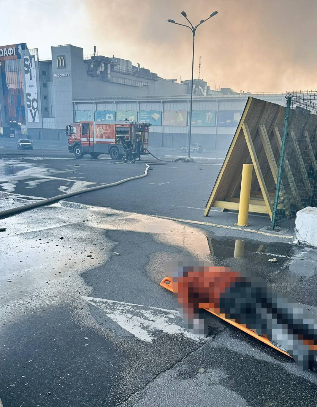 Rusya mağazayı füzeyle vurdu! Ölüler ve çok sayıda yaralı var - Resim: 9